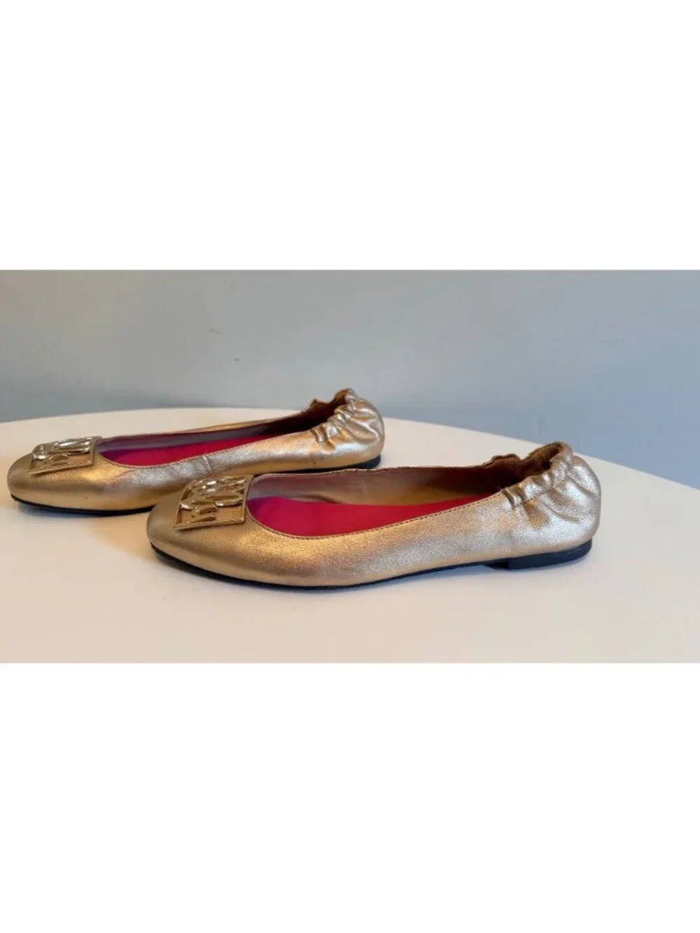 Lilly Pulitzer Gold Ballet Flats With Logo Emblem Size 7.5M Leather Upper